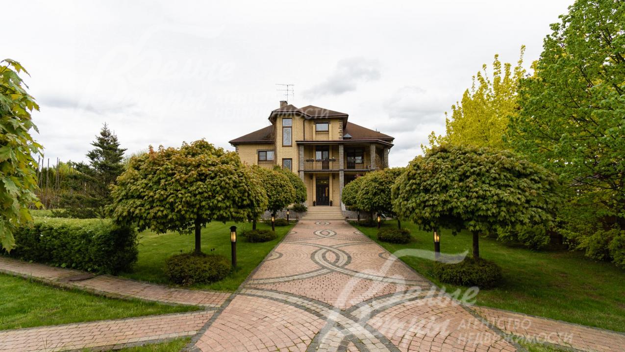 Земельный участок с богатым ландшафтным дизайном