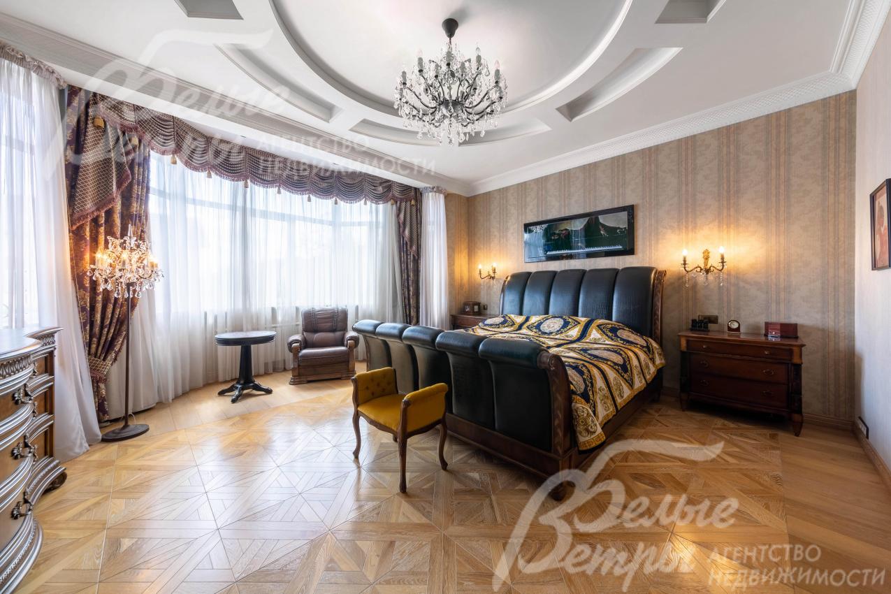 Главная спальня на 2ом этаже