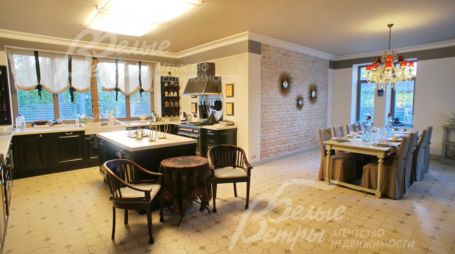 Кухня – столовая  с выходом на террасу 