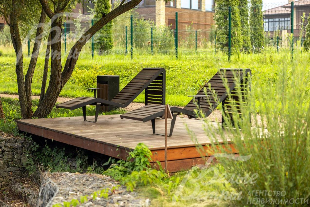 Зоны отдыха у реки в поселке Усадьба Бергов