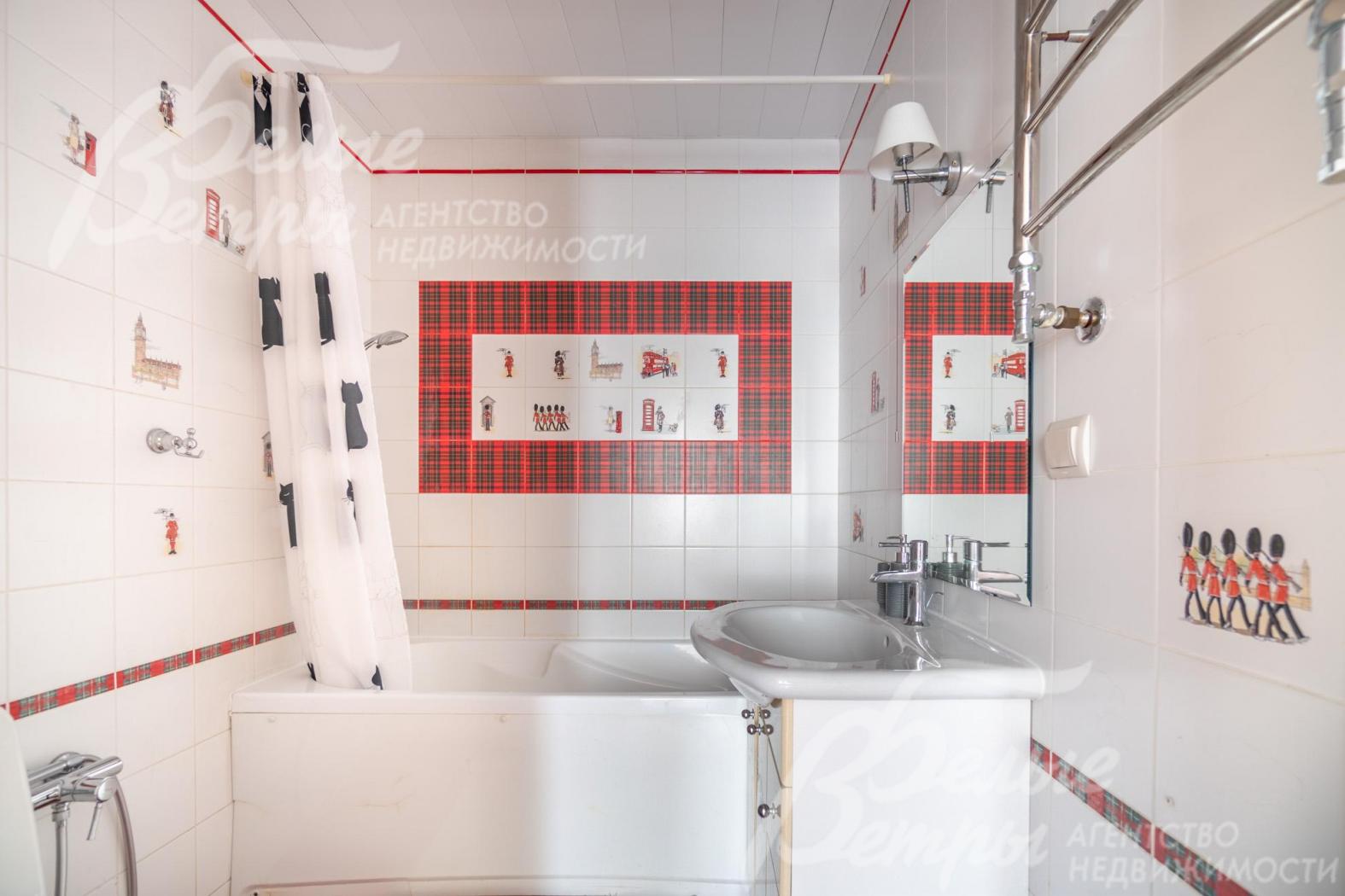 Санузел при спальне с ванной