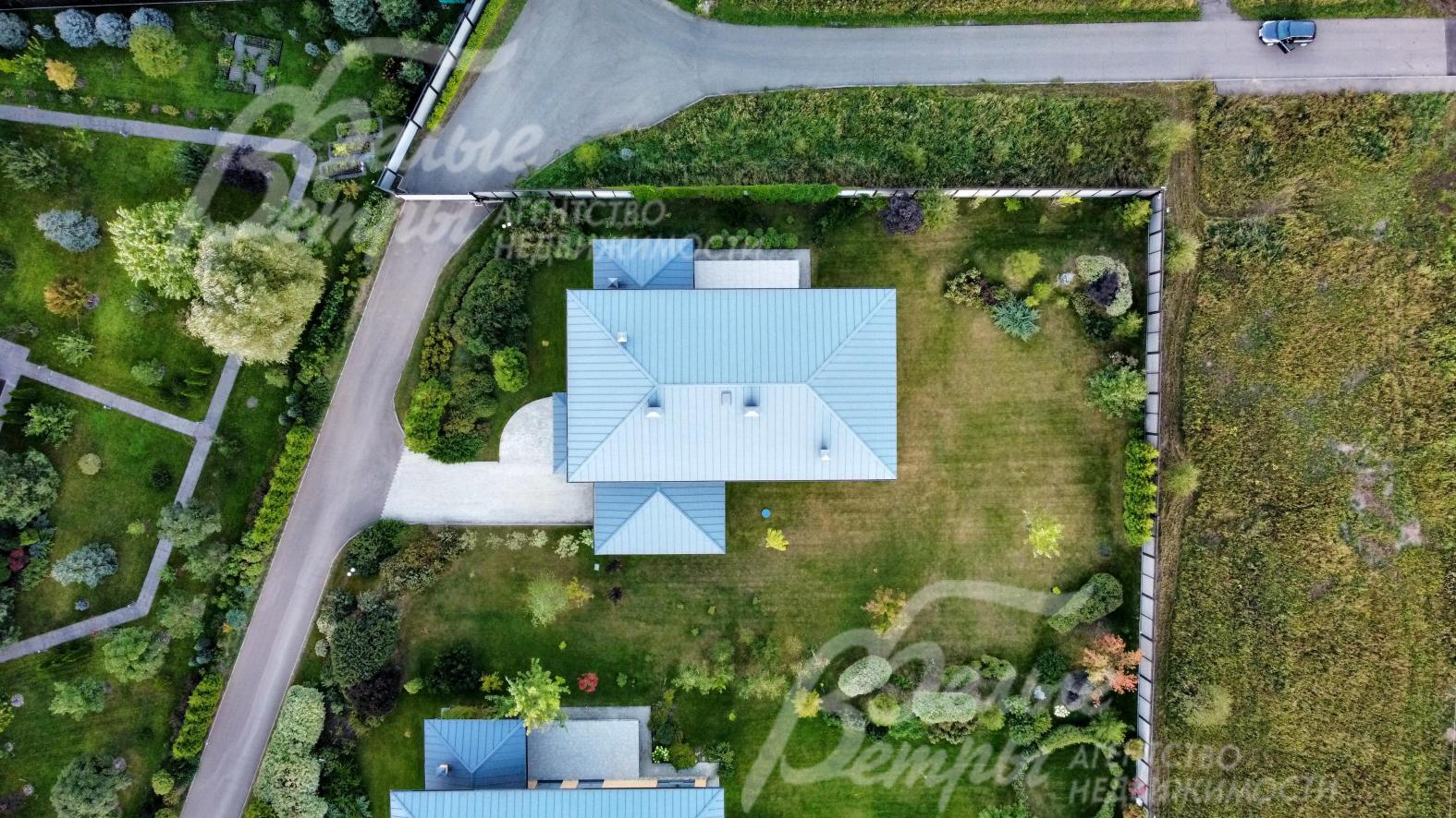 Вид дома с высоты птичьего полета