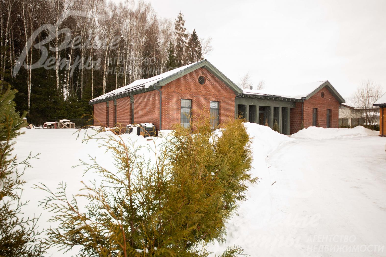 Одноэтажный дом под ключ на участке площадью 26 соток с роскошным ландшафтом в строгоохраняемом коттеджном поселке Графские пруды