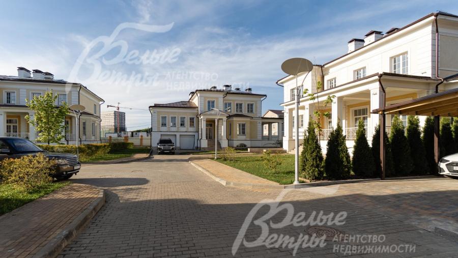 Установлено уличное освещение, выполнено благоустройство