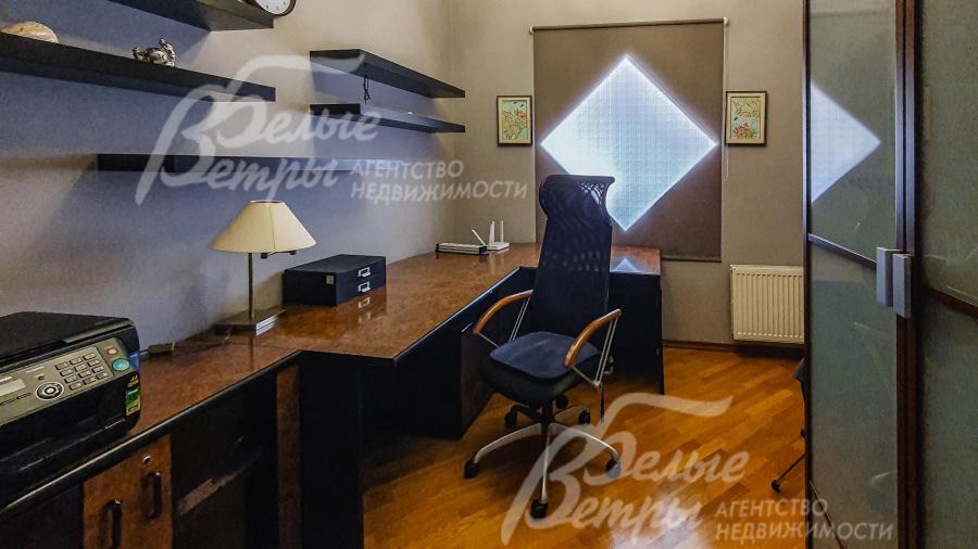 Кабинет с ромбовидным окном