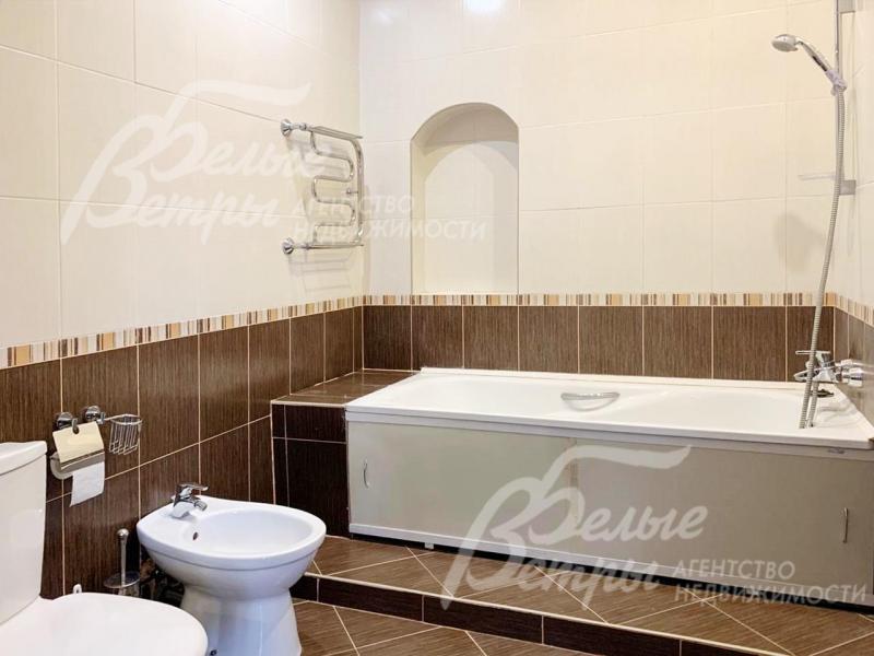 Санузел с ванной в мастер спальне