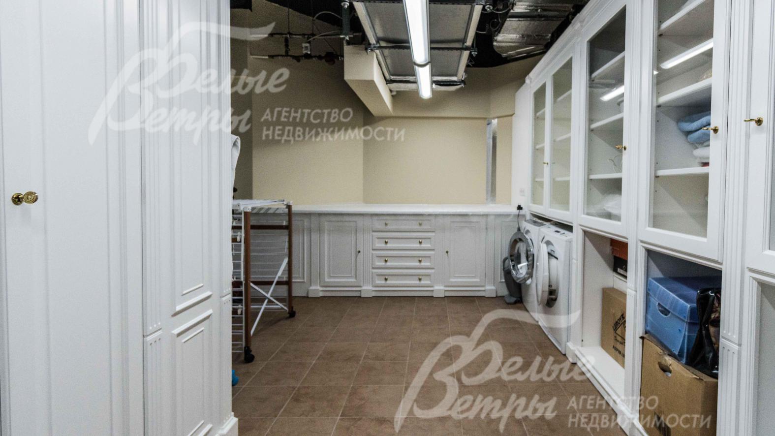 Постирочная со встроенными системами хранения