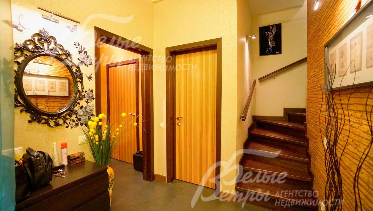 Холл первого этажа 4 кв.м