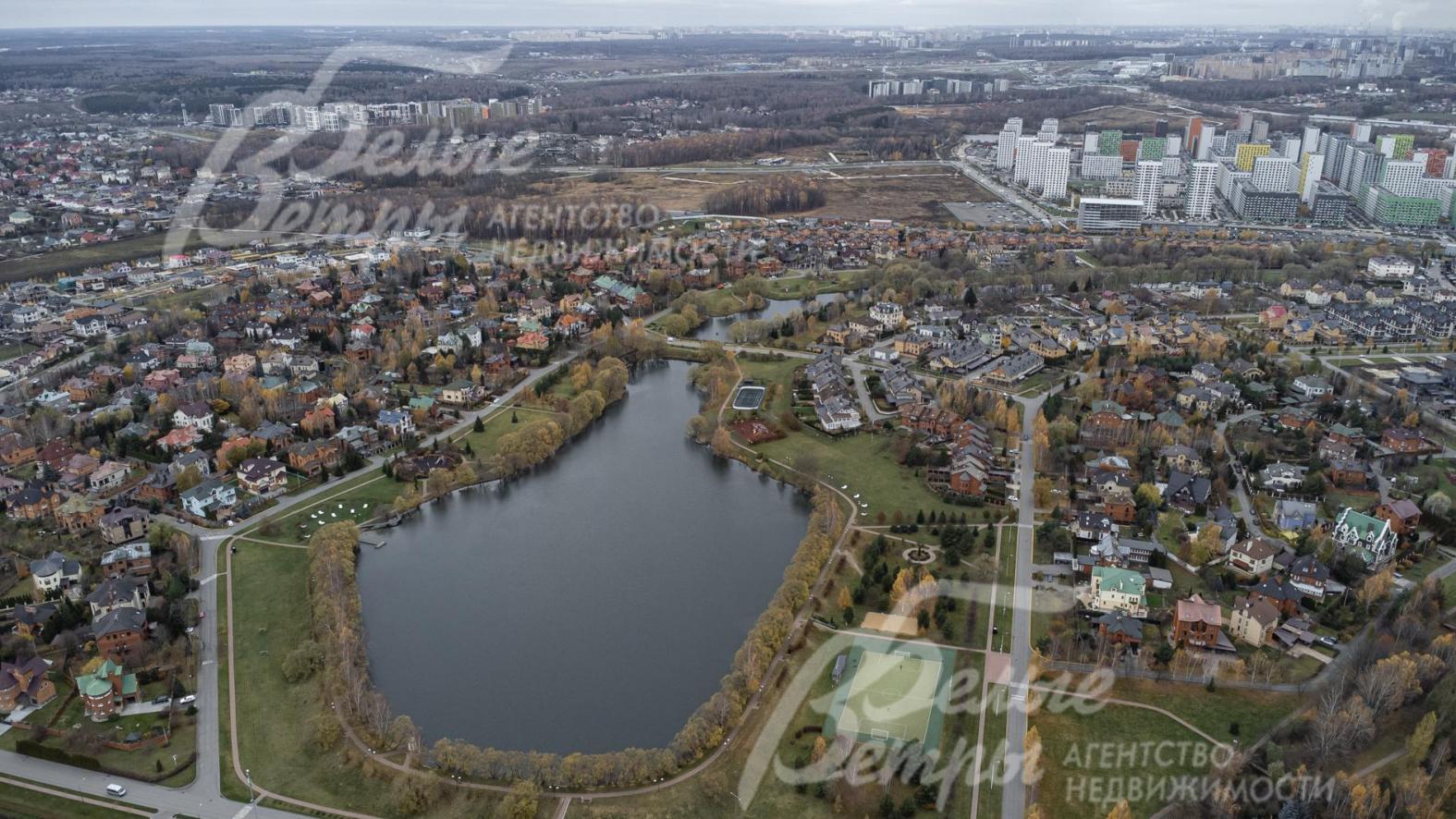 В поселке озеро площадью 7.4 га 