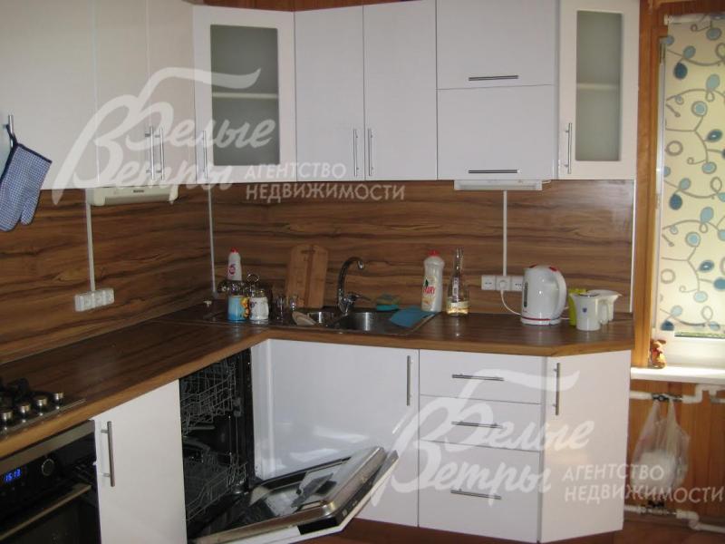 Кухня укомплектована бытовой техникой