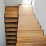 Лестница со ступенями из дуба