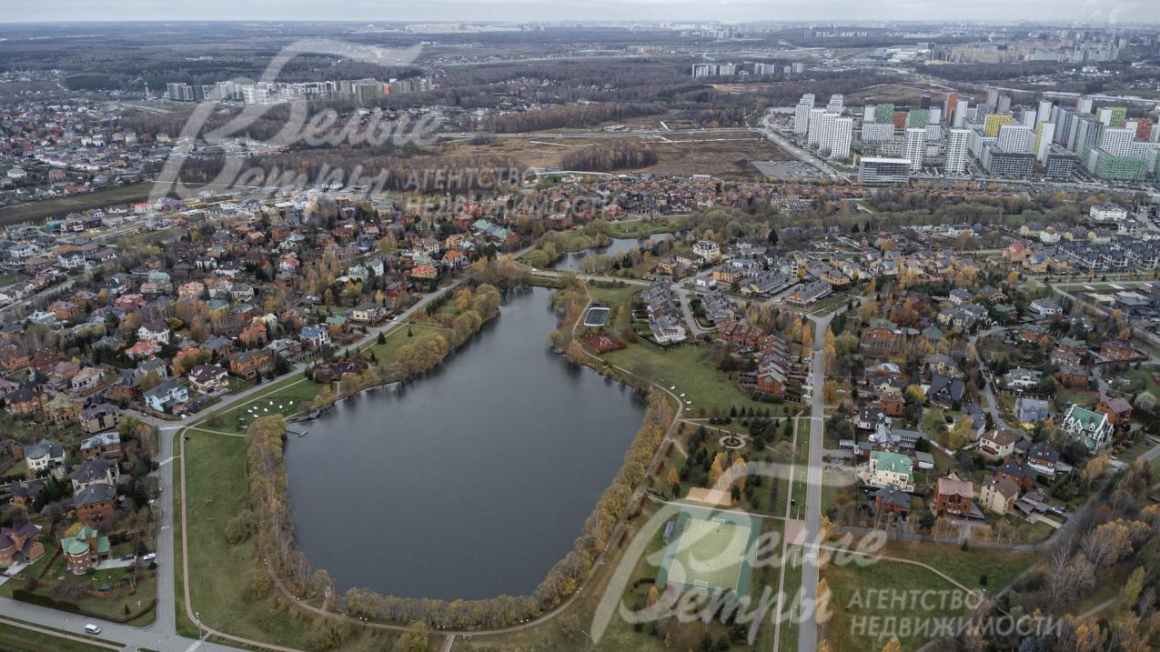 В поселке озеро площадью 7.4 га 