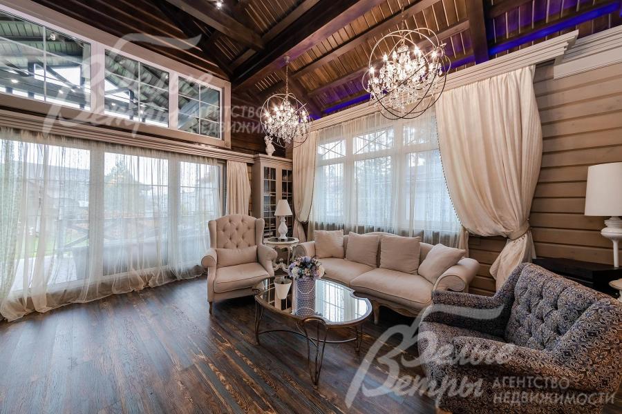 Двухсветная гостиная