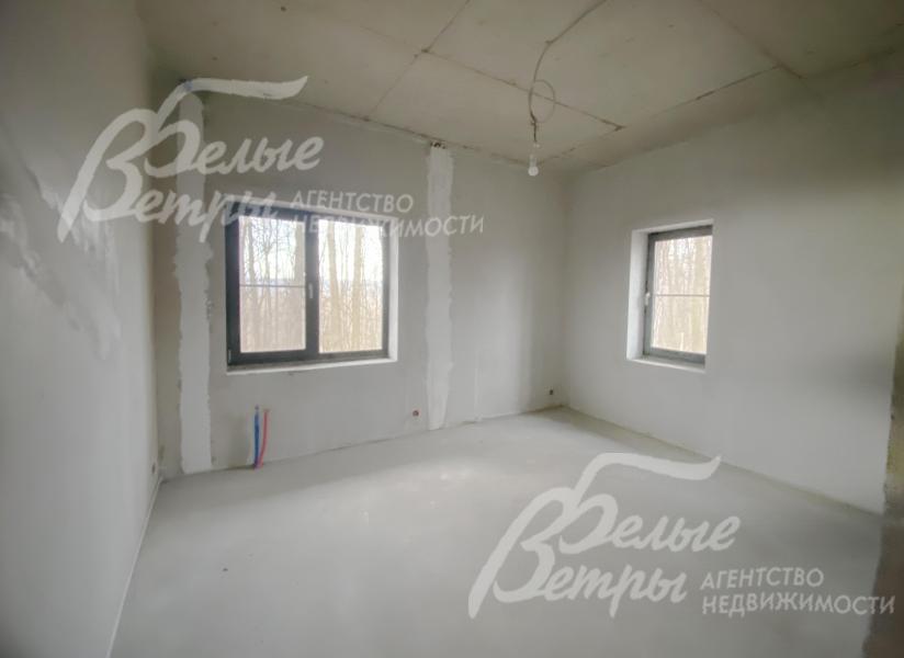 Стены оштукатурены, коммуникации разведены