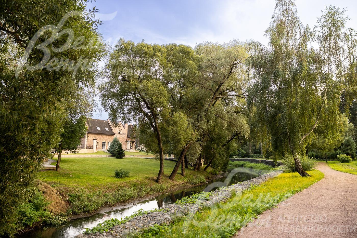 5 км прогулочных зон в поселке Усадьба Бергов