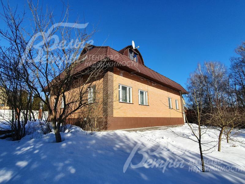 На участке плодовый сад