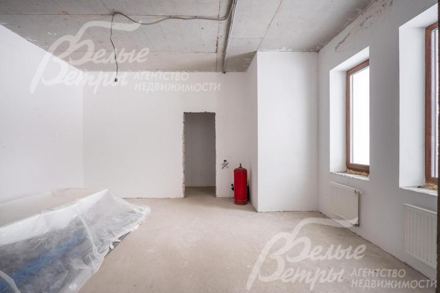 Все спальни – с собственными санузлами, мастер-спальня дополнена будуаром, запланированы гостиная с камином, игровая, библиотека, квартира для персонала