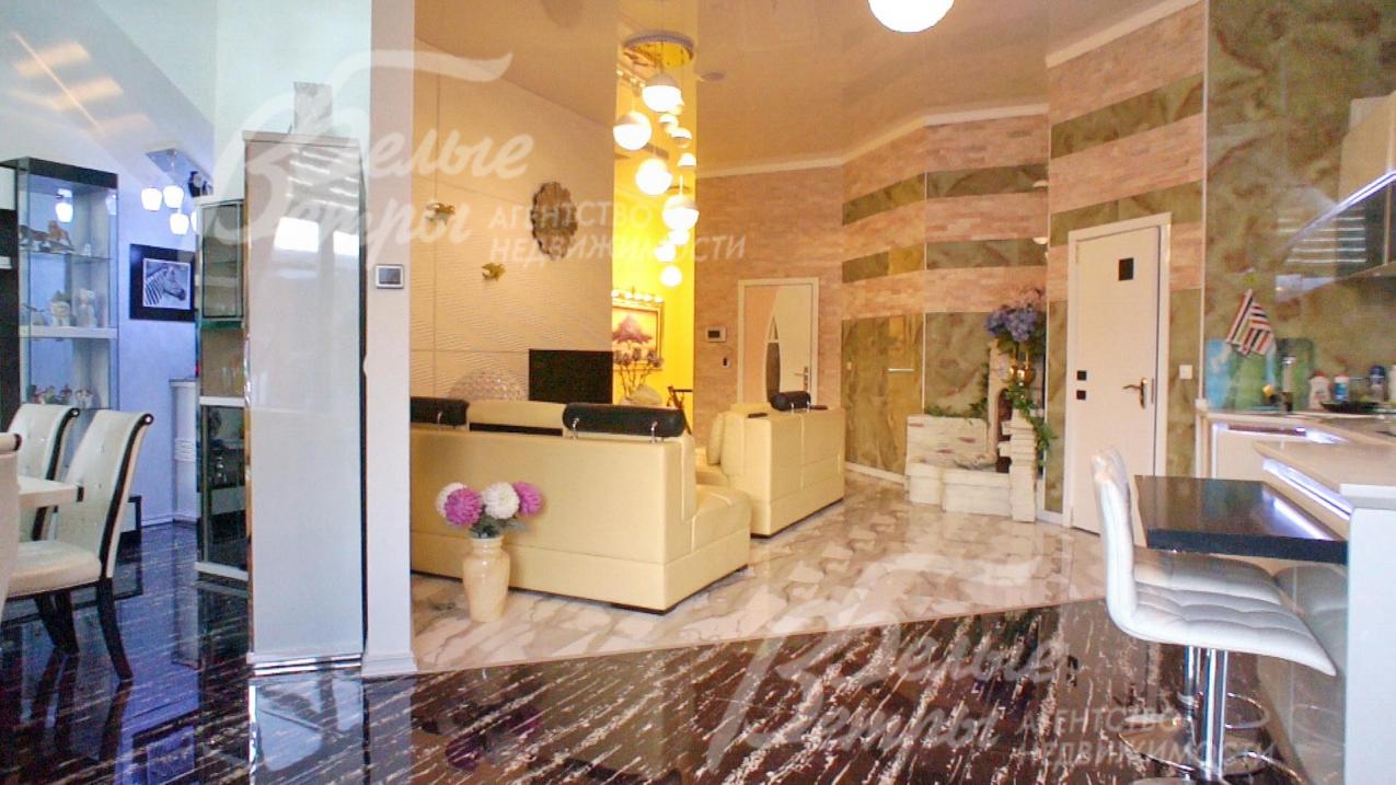 В отделке использованы натуральный камень, керамогранит, мозаика, мрамор