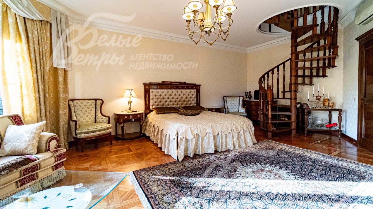 Главная спальня 36 кв.м с лестницей в кабинет 38 кв.м на 2-ой этаж