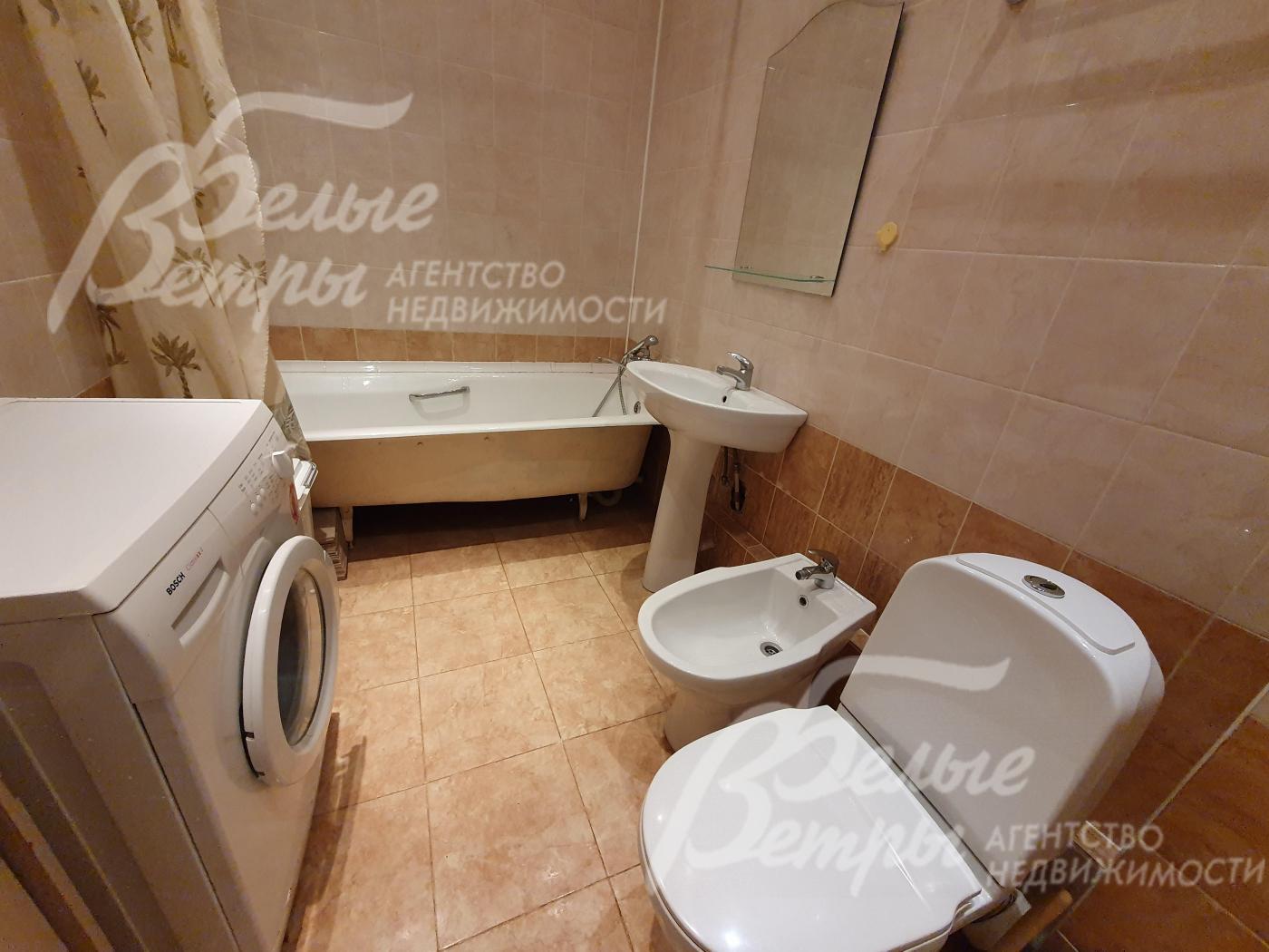 Санузел с ванной на первом этаже