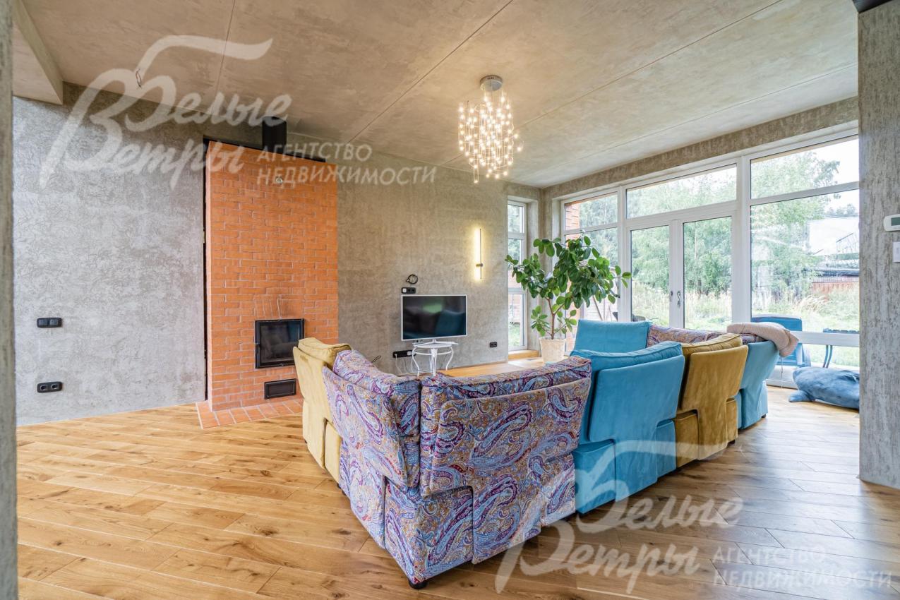 В гостиной панорамное остекление