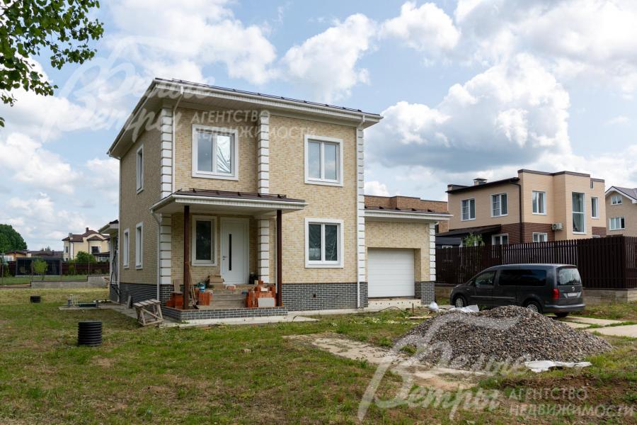 Установлена входная алюминиевая дверь с терморазрывом высотой 2,5 м