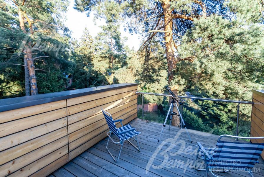 Балкон с видом на лес