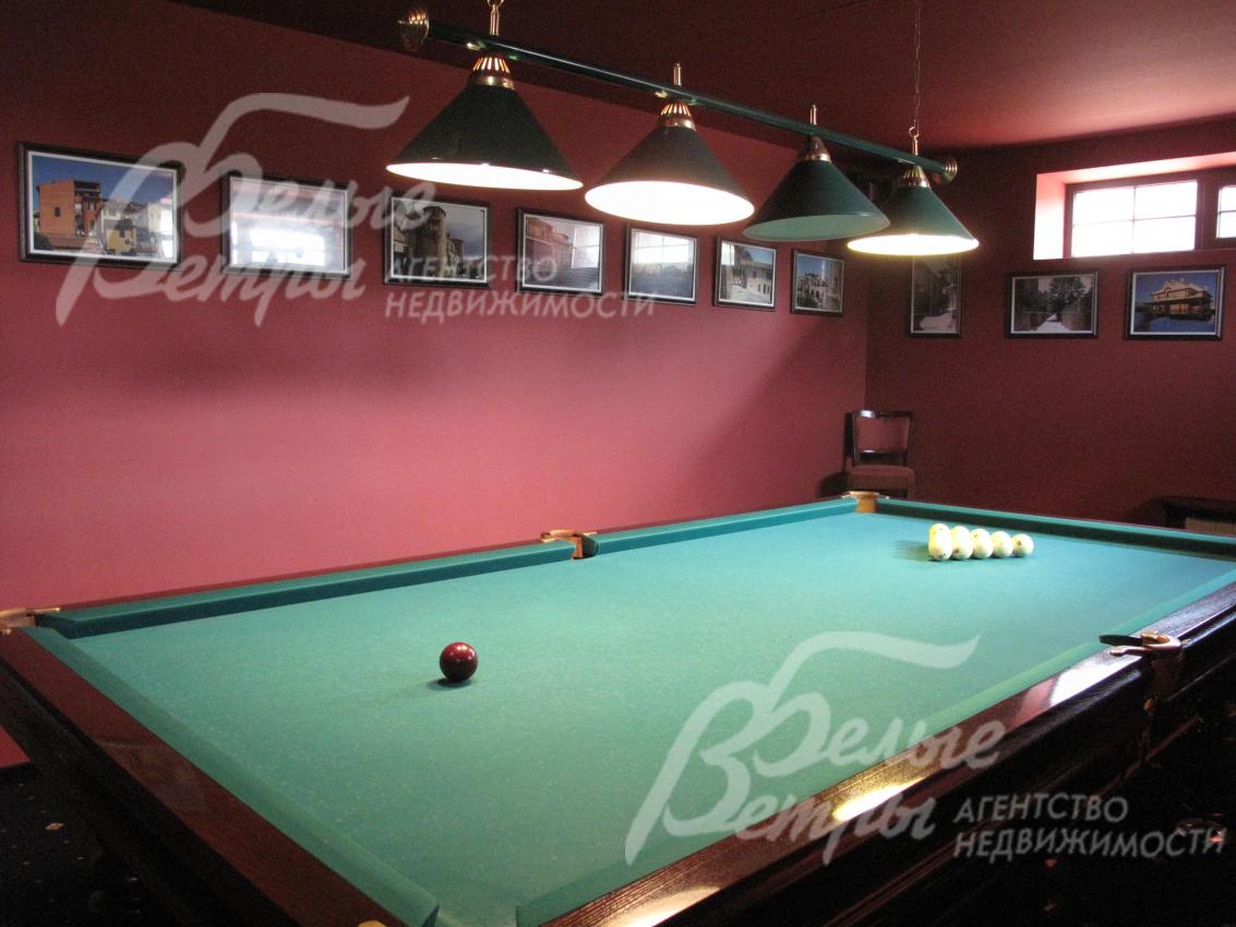 Бильярдная комната с баром и мощной музыкальной техникой.