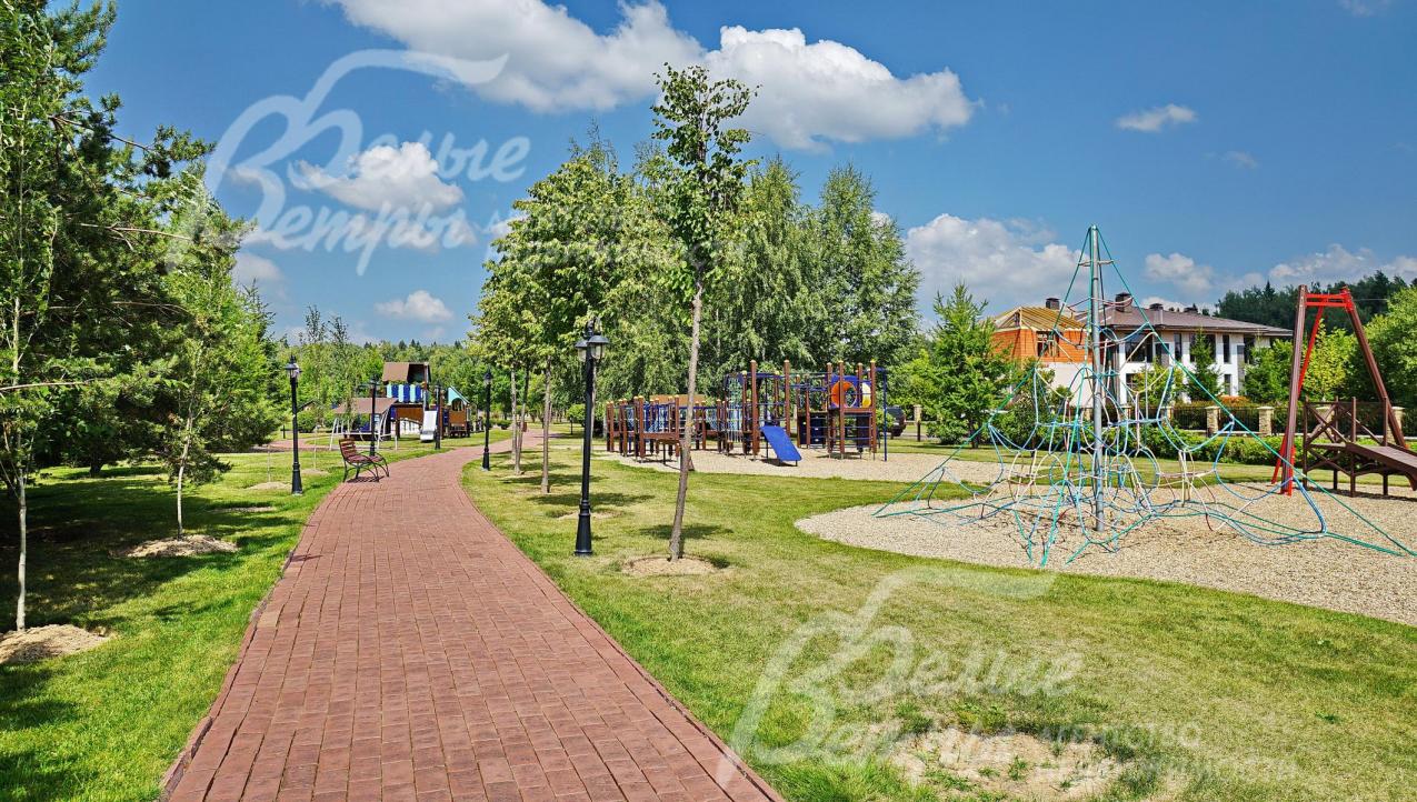 Детская площадка в поселке