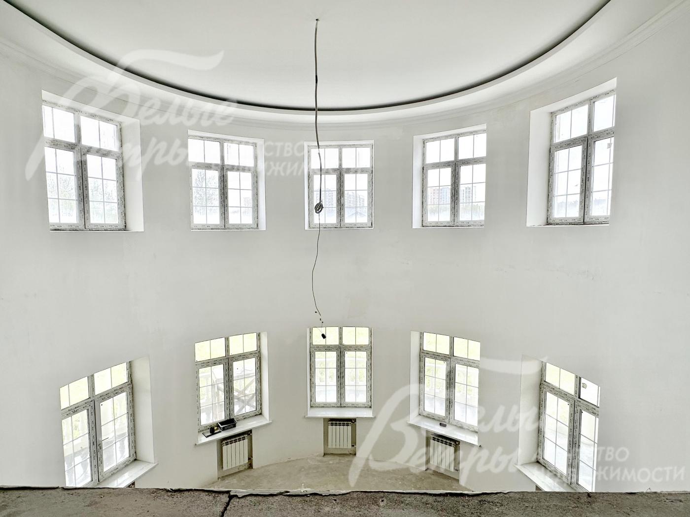 Вид на гостиную со второго этажа