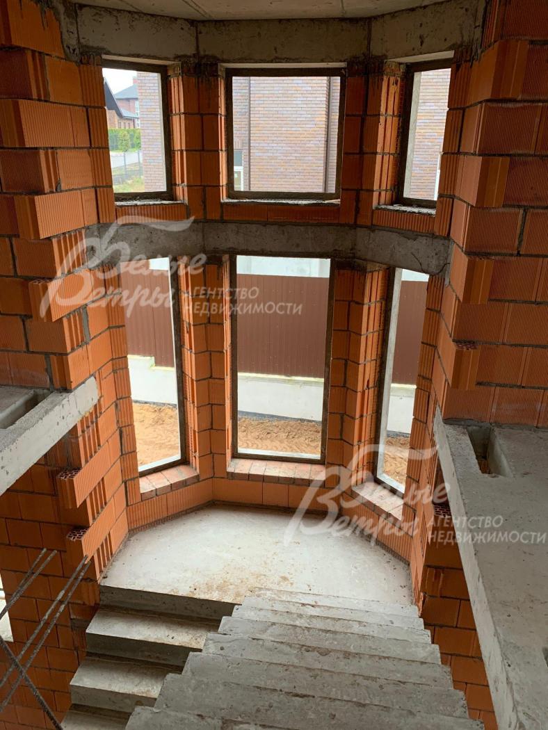 Эркерное окно на лестнице