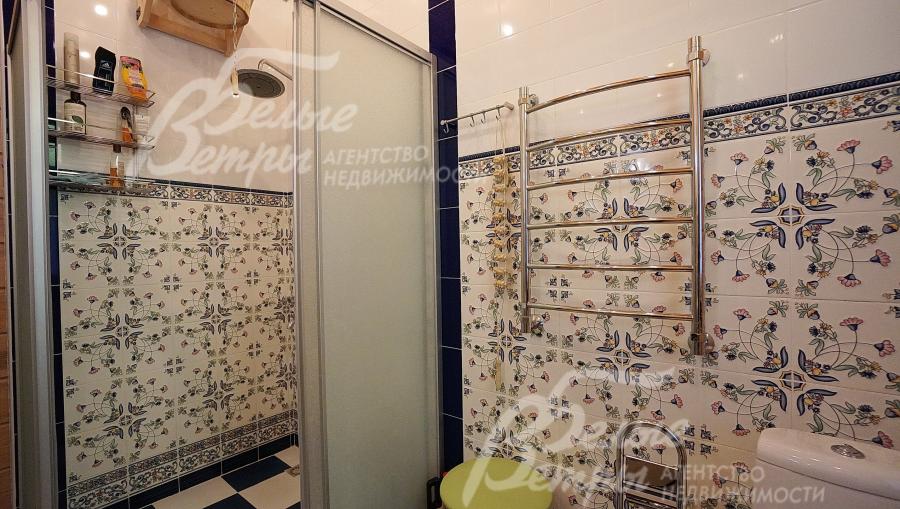 В санузлах испанская плитка с изящным рисунком