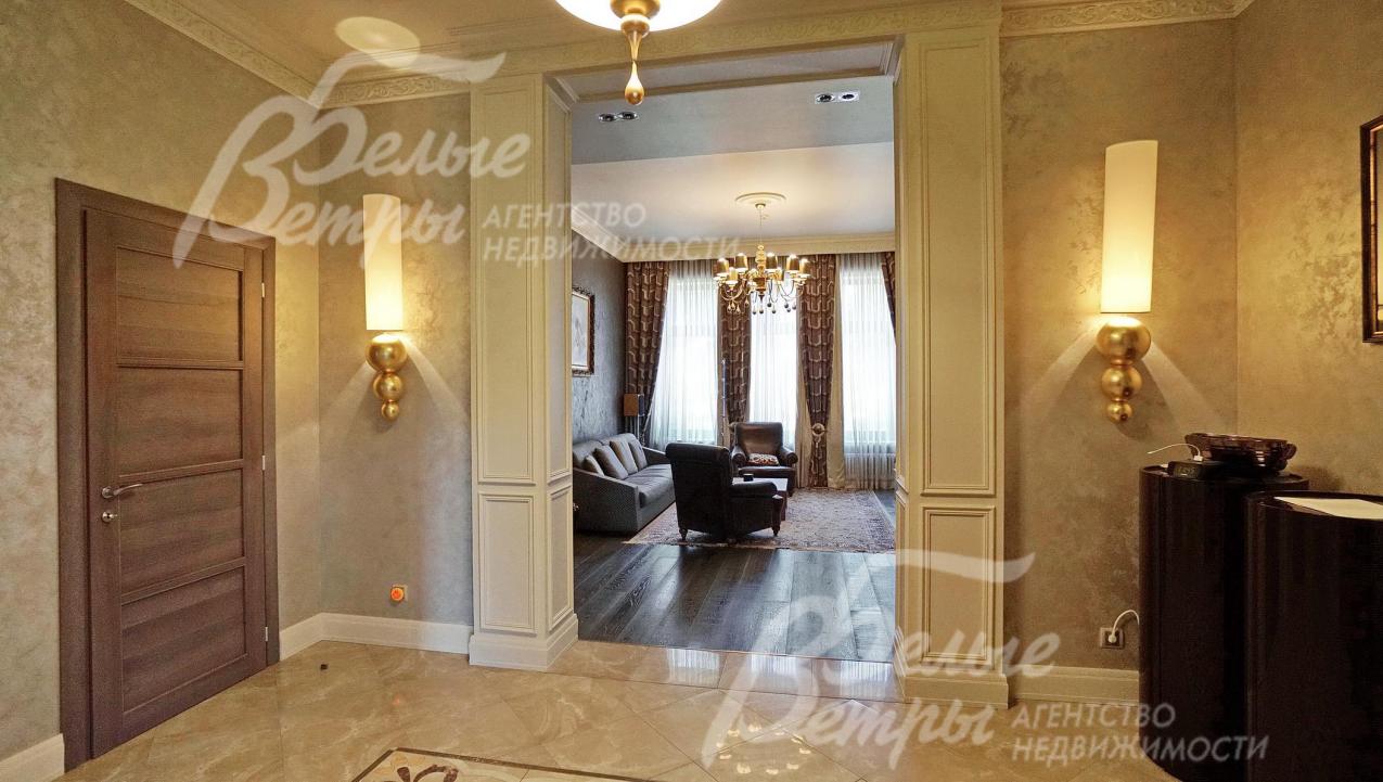 Просторный холл 14.6 кв.м