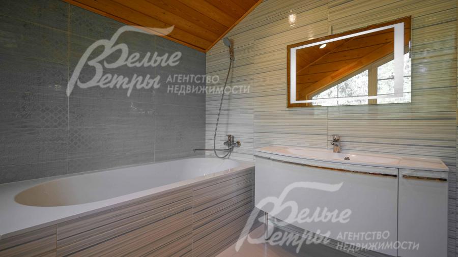 Санузел с ванной в детской спальне