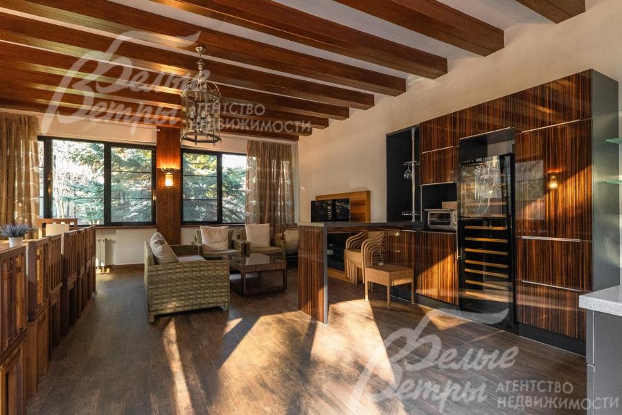 Зона кухни-гостиной в беседке-барбекю