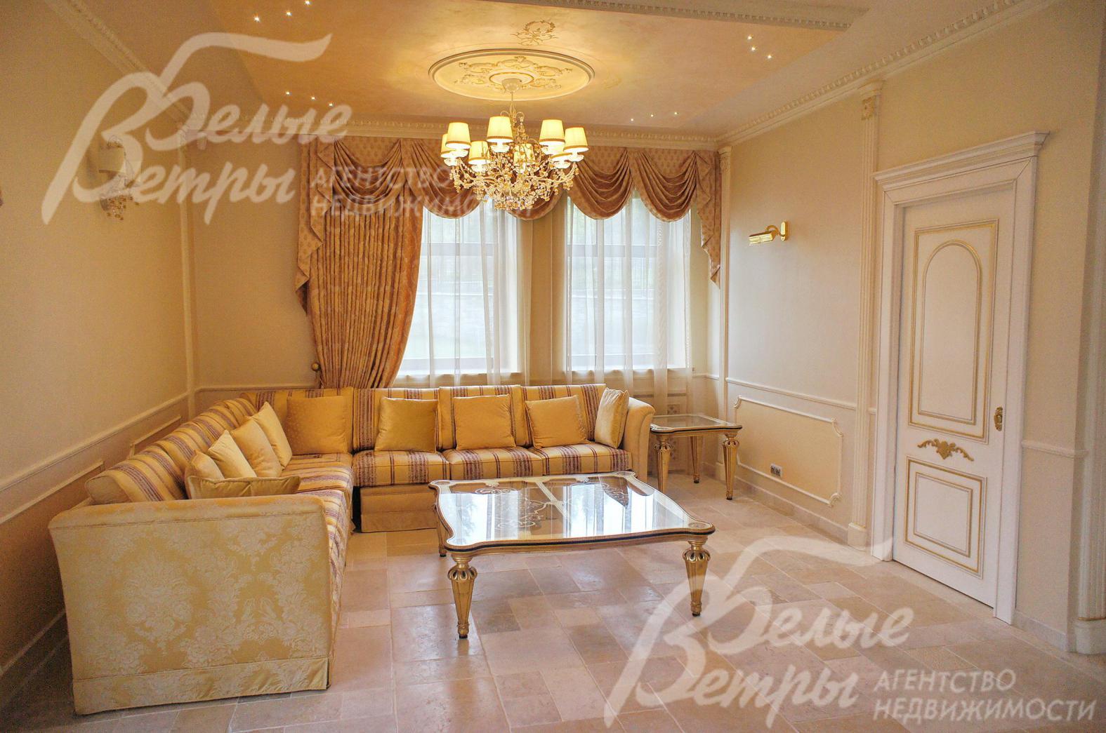 Зона отдыха с мягкой мебелью