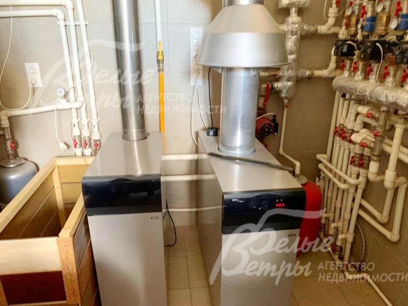 Установлены 2-х контурный газовый котел Baxi + запасной электрический котел "Protherm", бойлер Smart (ACV Smart) на 400 л