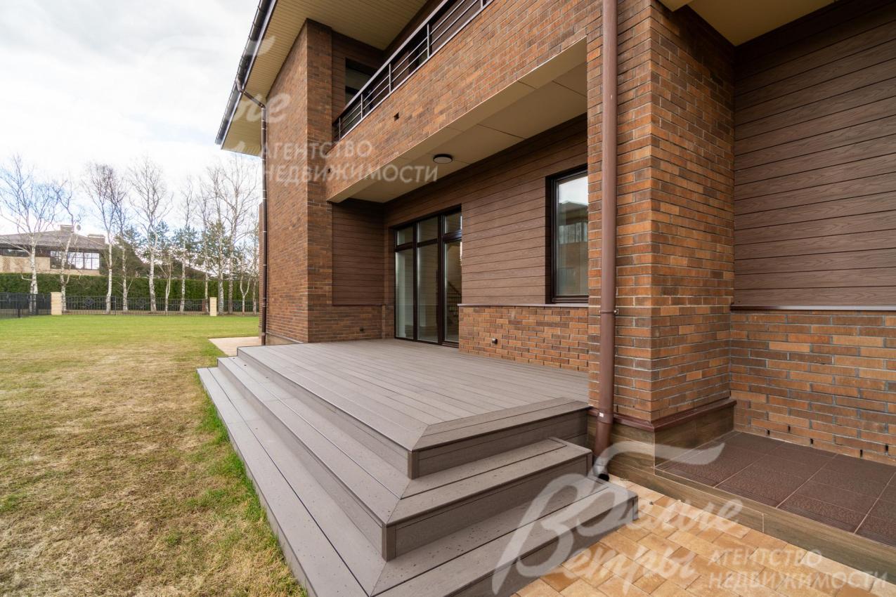 Выход на террасу из гостиной 