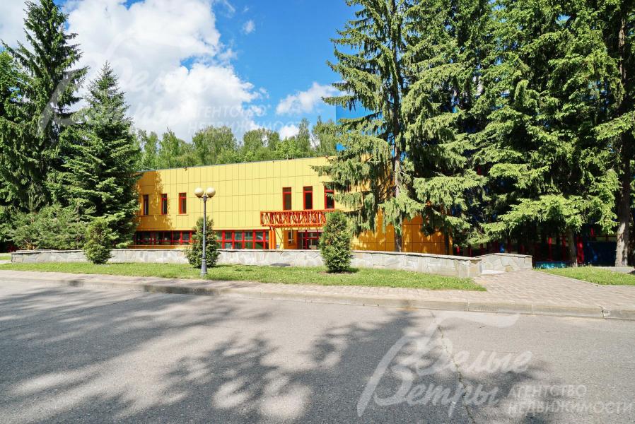 Фитнес центр с бассейном в поселке 