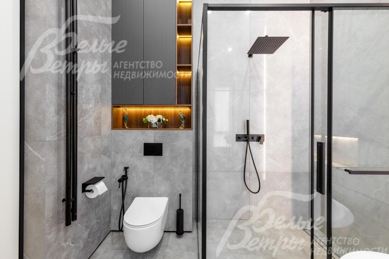 Сантехника производства Италии с мебелью по индивидуальному проекту 