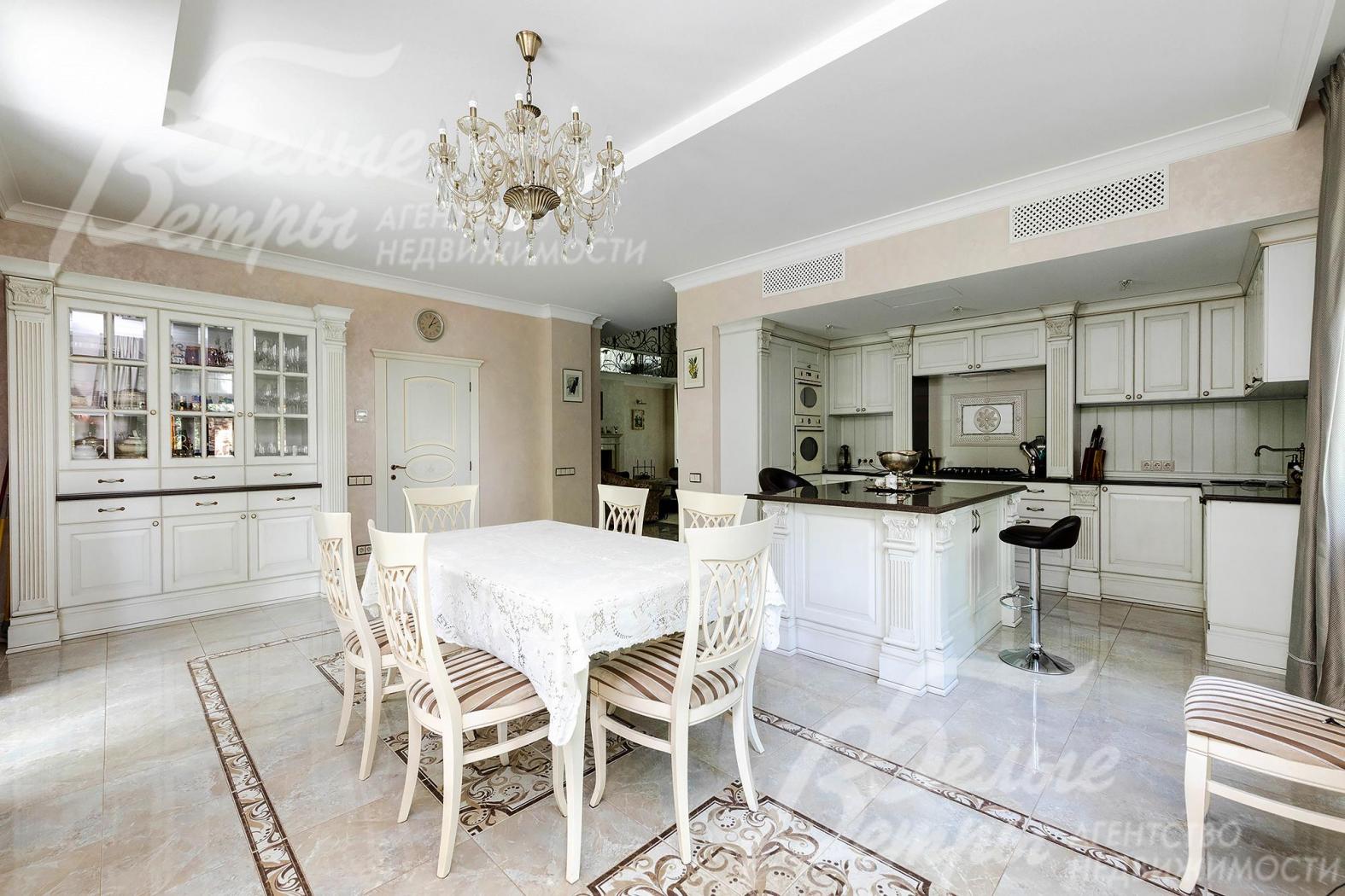 Кухня-столовая 46 кв.м с выходом на террасу