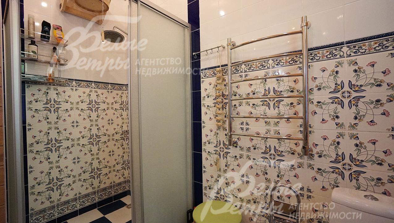 В санузлах испанская плитка с изящным рисунком