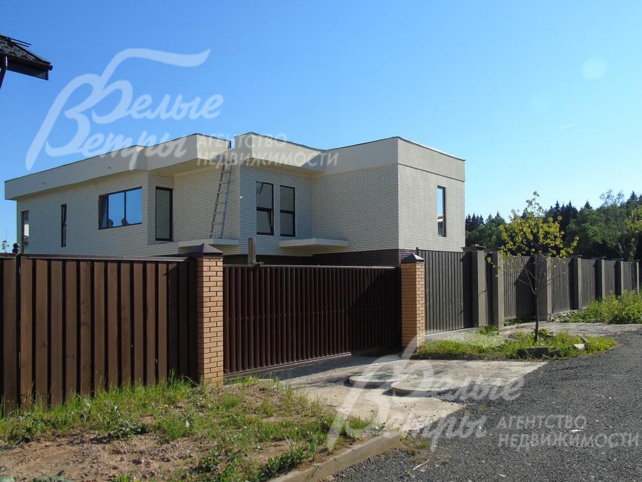 Дом выполнен по индивидуальному польскому проекту в стиле High-tech