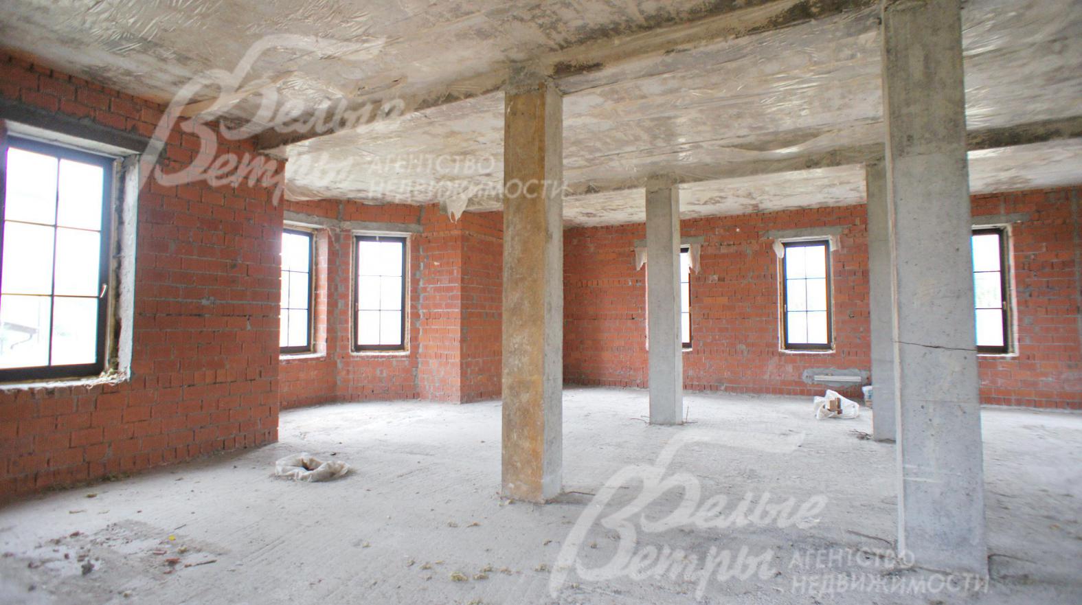 Внутри под отделку -свободная планировка