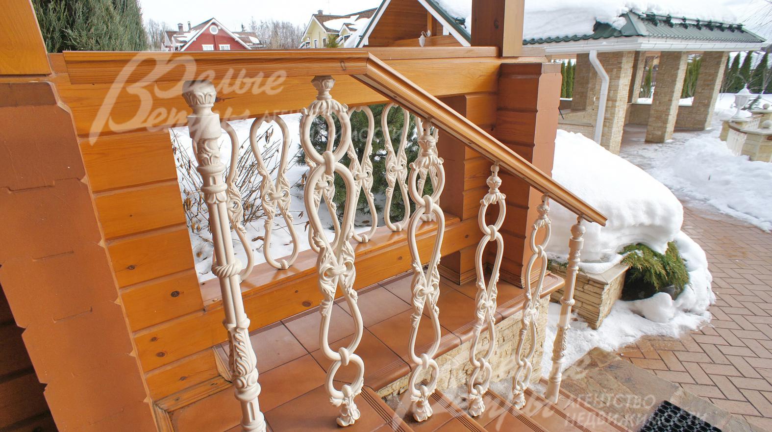 В архитектуре использованы балясины из чугунного литья с порошковой окраской пр-ва Италия