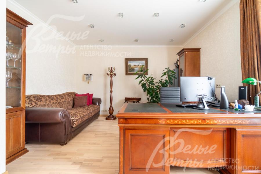 Кабинет на первом этаже 19 кв.м. 