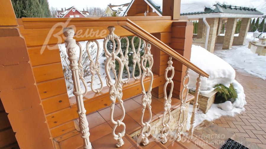 В архитектуре использованы балясины из чугунного литья с порошковой окраской пр-ва Италия