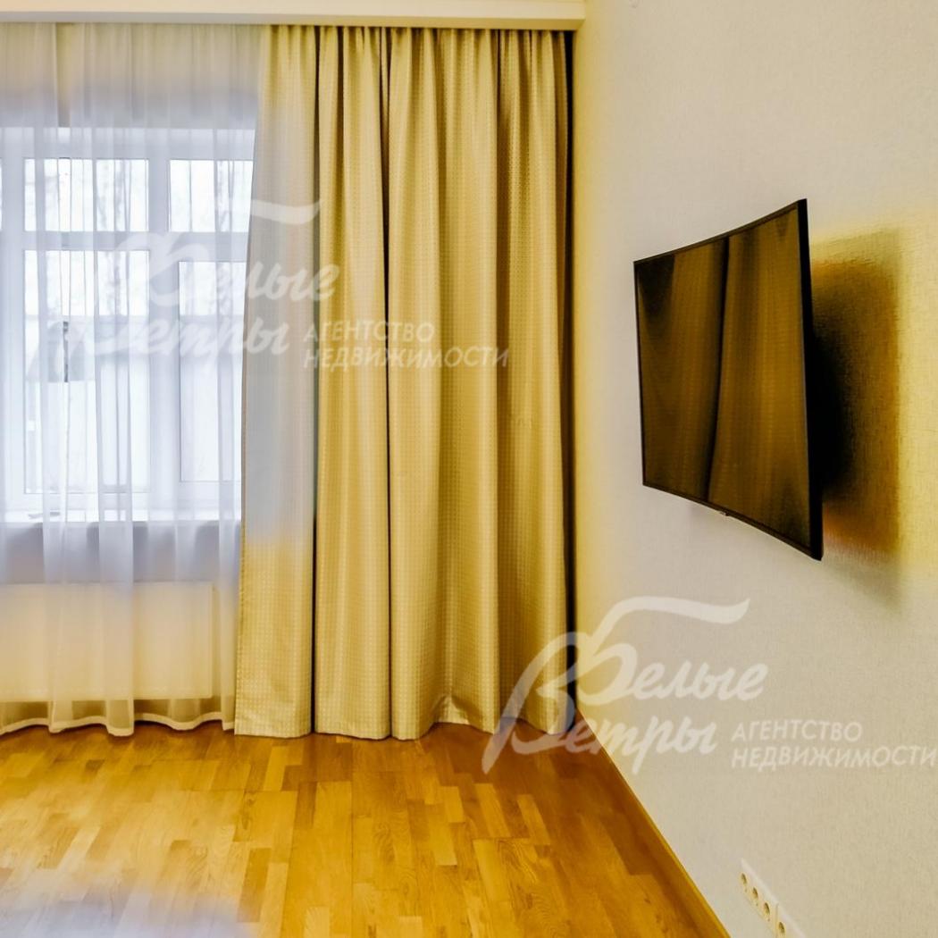 Телевизоры в гостиной и спальнях.