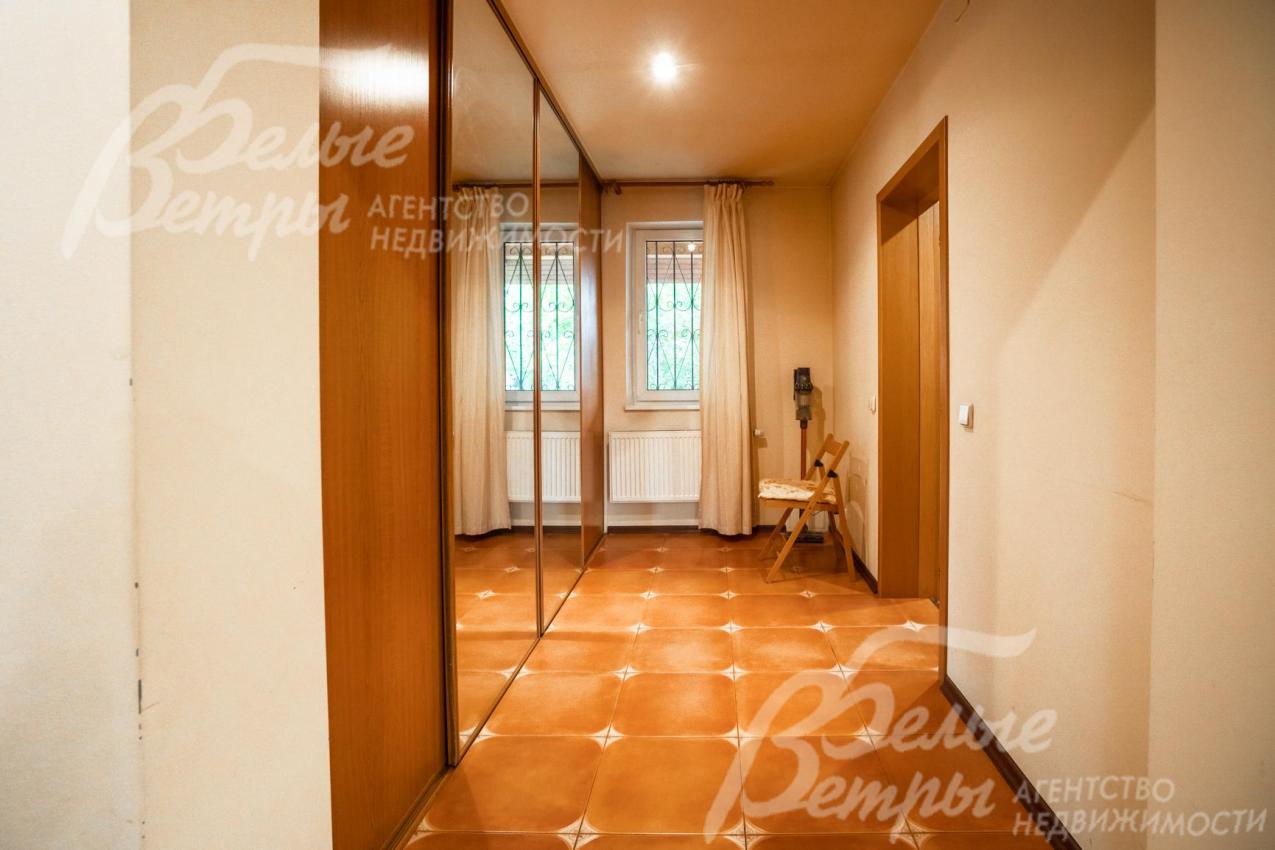 Прихожая со встроенным шкафом