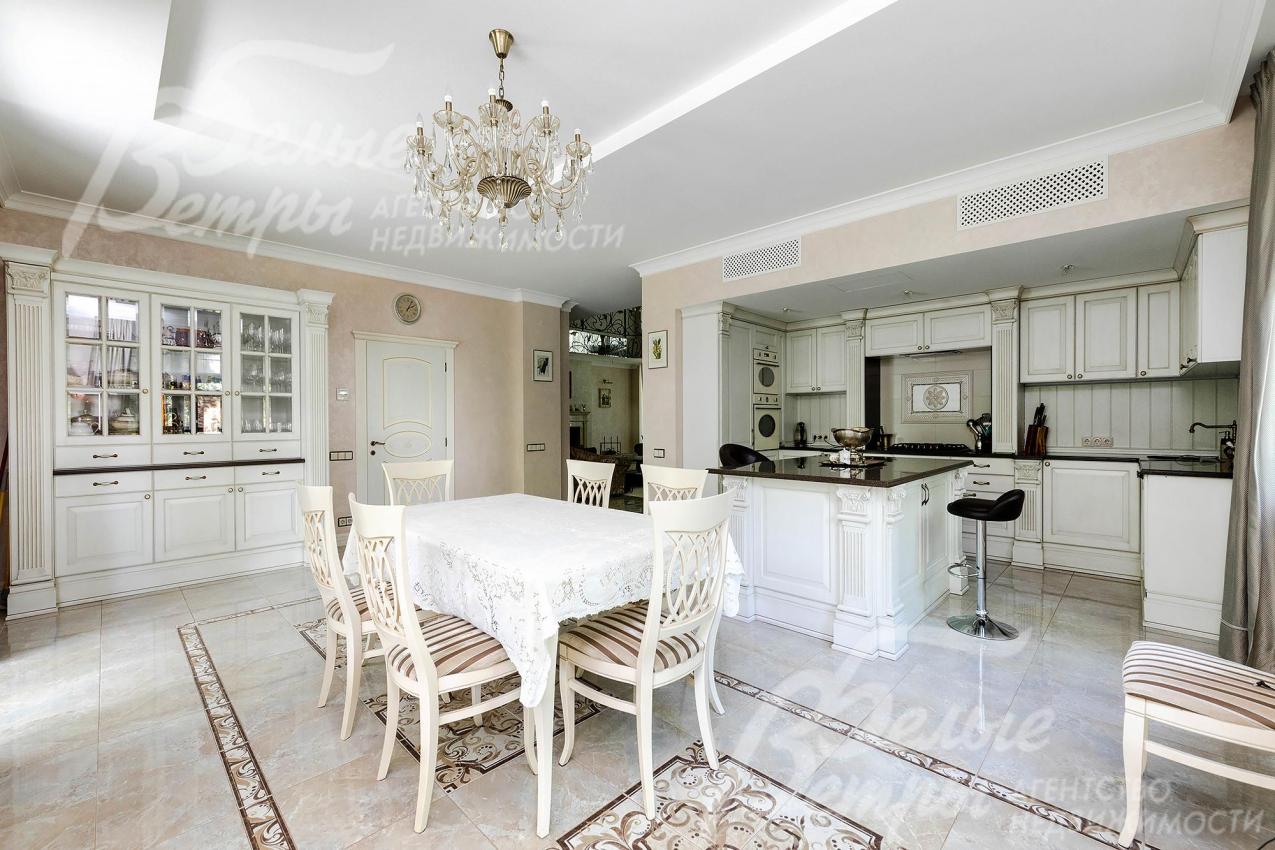 Кухня-столовая 46 кв.м с выходом на террасу